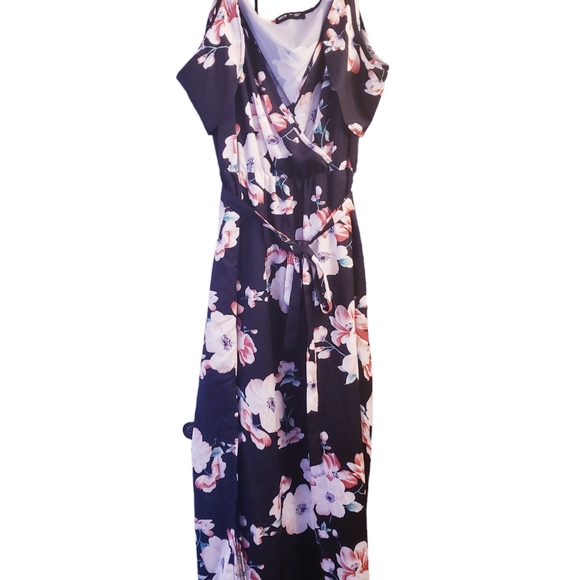 BloomChic Dresses & Skirts - Bloom Chic Floral Cold Shoulder Dress with Split